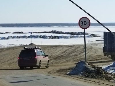 Грузоподъемность ледового автозимника Якутск-Нижний Бестях снижена до 30 тонн
