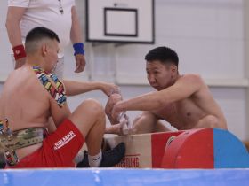 Международный турнир по мас-рестлингу в Якутии запомнился сенсациями