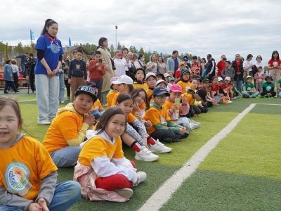 Центр "Сосновый бор" в Якутске торжественно открыл юбилейную летнюю смену