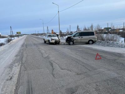 В Якутске при столкновении двух автомашин пострадали три человека