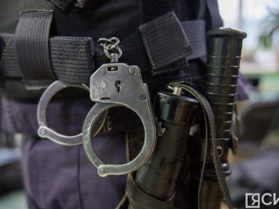 В Якутске на улице у школьницы отобрали сотовый телефон