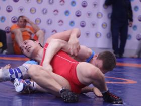 В Якутске выявили чемпионов республики по вольной борьбе среди ветеранов