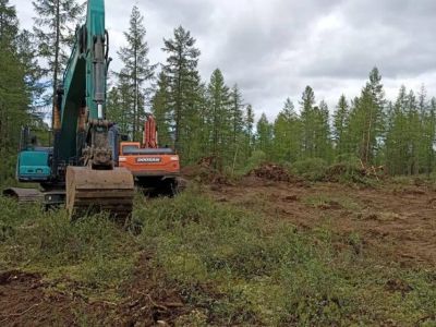 В Верхоянске строят защитную дамбу от паводков