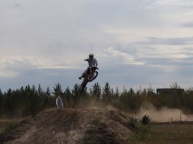 В Кысыл-Сыре прошли соревнования по мотокроссу