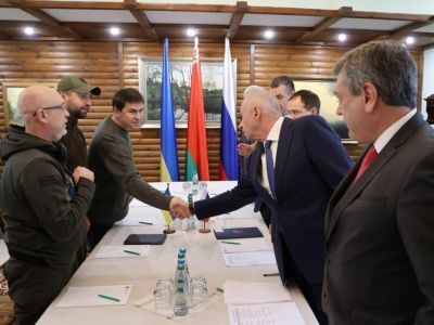 Делегации России и Украины допустили возможность временного прекращения огня