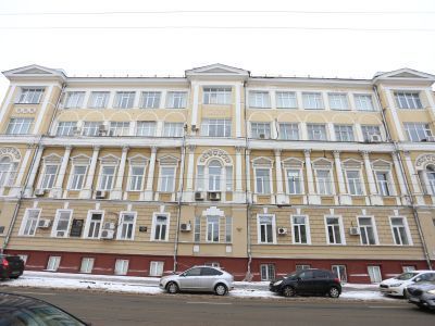 Здание, в котором размещалось Мариинское женское  училище. Здесь в 1863-1865 гг. преподавал Ульянов Илья Николаевич