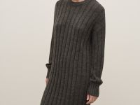 Вязаное платье с длинным рукавом