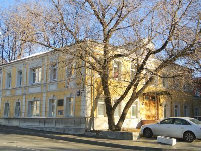 Дом, в котором жил Маяковский Владимир Владимирович в 1926-1930 гг. В доме - библиотека-музей В.В.Маяковского