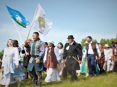 Более 300 дальнобойщиков отпраздновали профессиональный Ысыах в Усть-Алданском улусе