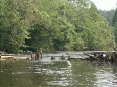 Деревянная водяная мельница с плотиной