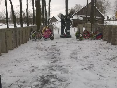 Братская могила воинов Советской Армии, погибших в 1944 г.