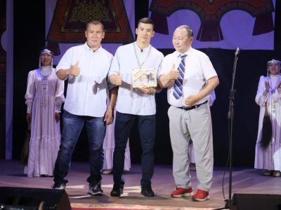 Победителю Игр Дыгына Вячеславу Дьяконову вручили миллион рублей