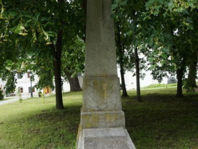 Надгробие неизвестного к юго-западу от Успенской церкви (П.А.Гавриленко?), нач. XX в.