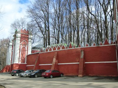 Сохранившаяся часть каменной ограды