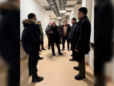Ускорить работы по завершению строительства якутского онкодиспансера поручил Дмитрий Садовников