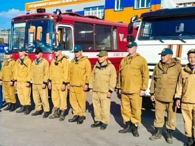 В Верхневилюйский район, где лесные пожары приблизились к селам, вылетели сотрудники МЧС России