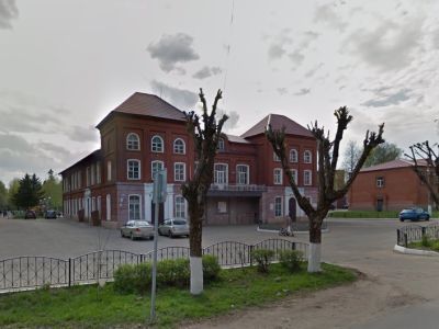 Здание Народного дома, где в октябре 1917 г. был создан Военно-революционный комитет, а осенью 1941 г. формировались отряды партизан и народного ополчения