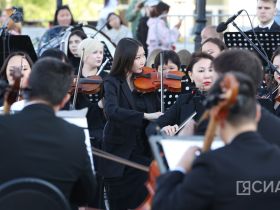 В Якутске провели концерт «Наши маяки», посвящённый Героям России