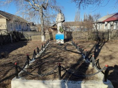 Братская могила советских воинов, погибших в период Сталинградской битвы