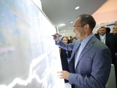 Глава Якутии ознакомился с разработками местных компаний на форуме «Цифровой алмаз»