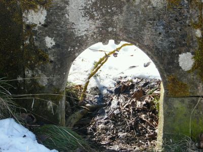 Стела надмогильная