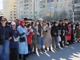 На площади Победы в Якутске станцевали «Осуохай Победы»