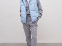 Утепленный жилет с капюшоном