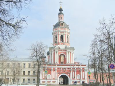 Западные ворота. Колокольня