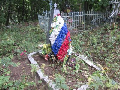 Братская могила советских патриотов, казненных гитлеровцами в 1941-1942 гг. Установлен обелиск