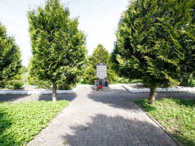 Братская могила советских воинов, погибших в январе 1945 года