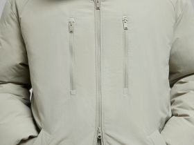 Утепленное пальто с утяжниками на талии