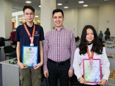 «Эта память на всю жизнь». 15-летний школьник из Якутии выиграл у Сергея Карякина партию