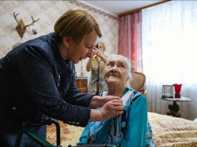 Участнице Великой Отечественной войны вручили нагрудный знак почётного гражданина Якутии