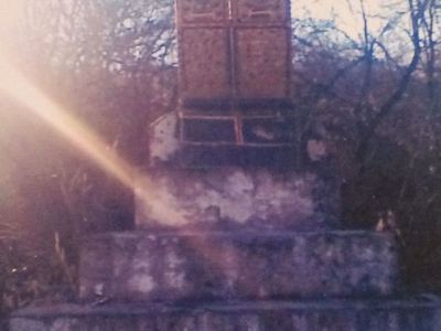 Стела надмогильная