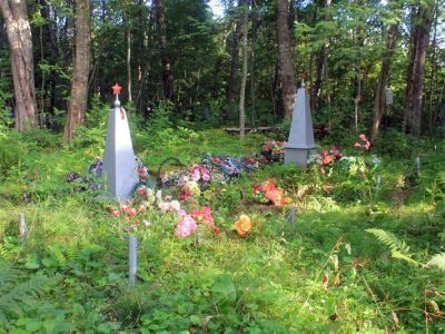 Братское захоронение советских воинов, погибших в 1941-44 гг.