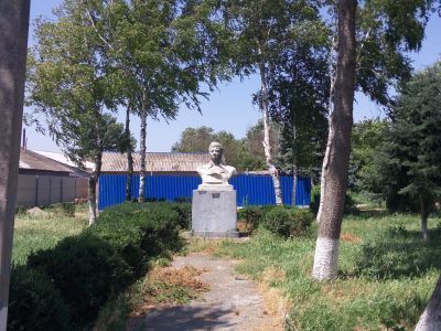 Бюст И.Л. Войтику - предгубисполкома, революционеру-подпольщику, создателю первой парторганизации в сентябре 1917 года в с. Александровском