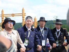 На Ысыахе Олонхо в Якутии определили финалистов конкурса среди запевал осуохая