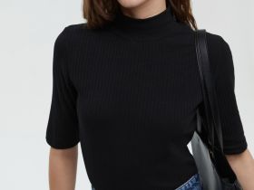 Джемпер с коротким рукавом и воротником-стойкой