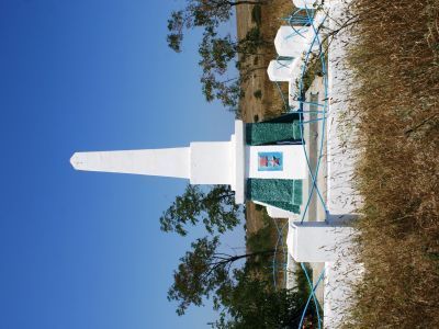 Памятный знак в честь Героя Советского Союза В.П.Бондаренко (авторы проекта В.Довженко, А.Могилева, И.Москаленко)