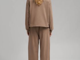 Толстовка свободного кроя из футера