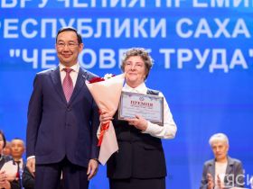 Айсен Николаев наградил 50 якутян премией «Человек труда»