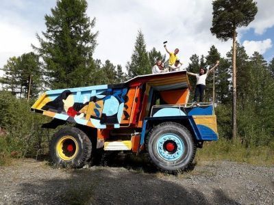 «LETO YAKUTIA»: У Нерюнгри появился необычный арт-объект — расписанный БелАЗ 