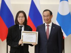 Глава Якутии наградил победителей и призеров всероссийской олимпиады школьников