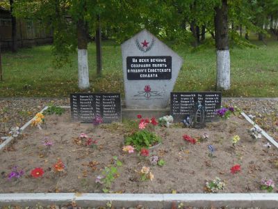 Братская могила воинов Советской Армии, погибших в 1944 г.