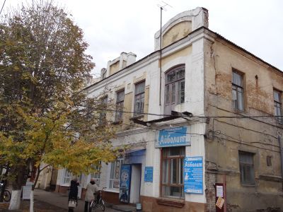 Дом с лавкой