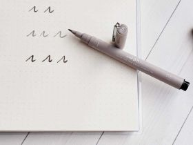 Линер UNI PIN brush 200 (S) кисть, светло-серый