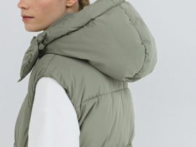 Утеплённый жилет с капюшоном, Желтый