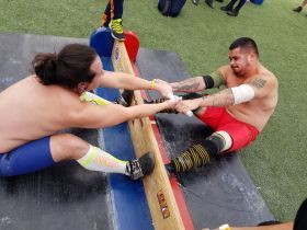 Мас-рестлинг пересек Кордильеры и таким образом обогнул земной шар