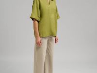 Свободная блузка изо льна и вискозы