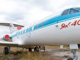 В Якутске обновили самолеты-памятники Ан-24 и Як-40
